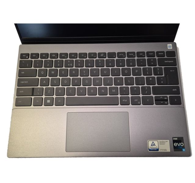 Dell Vostro 5320, i5-1240P, 8GB DDR5, 256GB NVMe SSD, Win 11, 15.6