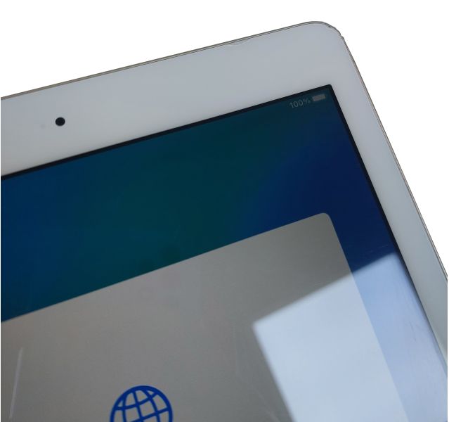 Apple iPad 5th Gen Wifi, A1822, Gold, 32GB (2)