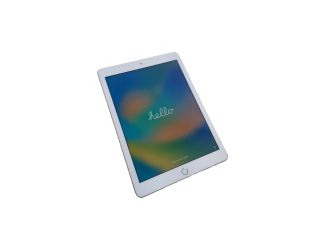 Apple iPad 5th Gen Wifi, A1822, Gold, 32GB (3)