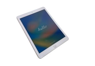 Apple iPad 5th Gen Wifi, A1822, Gold, 32GB (4)
