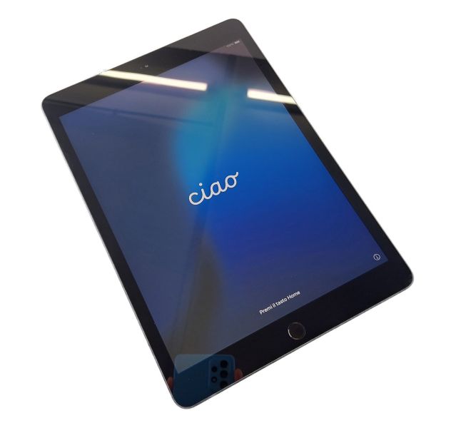 Apple iPad 7th Gen Wifi, A2197, Space Grey, 32GB Tablet - Bent chasis
