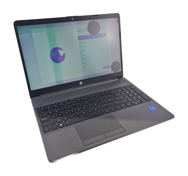 Damaged HP 250 G9, i5-1235U, 8GB DDR4, 256GB SSD, 15.6