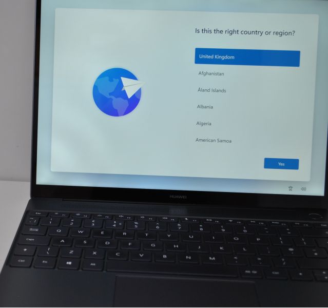 Faulty Huawei MateBook X,i5-7200U,8GB DDR5,256GB SSD 13.1